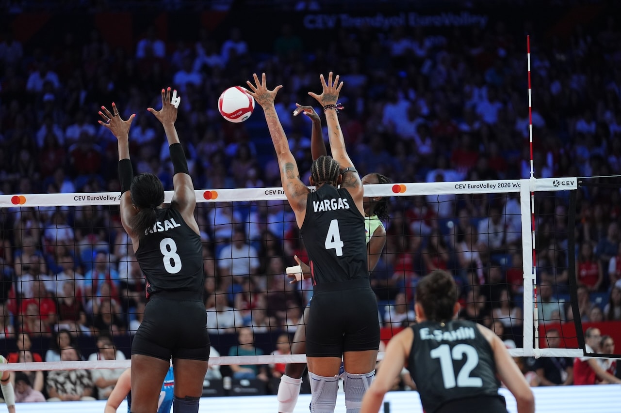 A Milli Kadın Voleybol Takımı Avrupa Şampiyonası'nda 2’de 2 yaptı